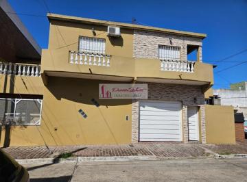 Casa · 170m² · 4 Ambientes · 1 Cochera · En Venta Casa 4 Am con Piscina, Patio, Terraza y Garage Villa Madero