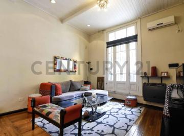 Casa · 155m² · 5 Ambientes · Venta Casa Lote Propio con Patio, Terraza y Parrilla en Caballito Sur