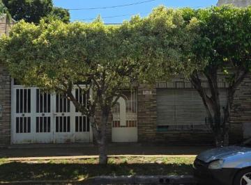 Casa · 4 Ambientes · 1 Cochera · Casa de 4 Ambientes en Venta