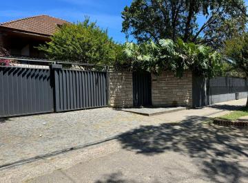Casa · 1495m² · 8 Ambientes · 3 Cocheras · Casa en Venta
