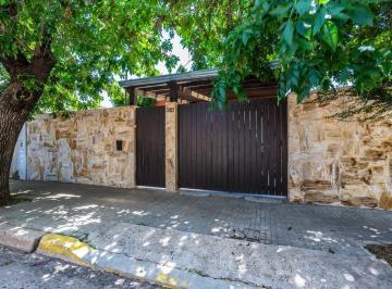 Casa · 112m² · 3 Ambientes · 1 Cochera · Venta Casa Dos Dorm. Barrio Ludueña