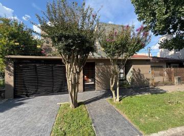 Casa · 200m² · 5 Ambientes · 2 Cocheras · Casa en Venta - Ituzaingo Norte.