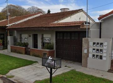 Casa · 330m² · 3 Ambientes · 1 Cochera · Casa en Parque Luro
