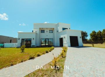 Casa · 230m² · 5 Ambientes · 2 Cocheras · Venta - Casa - Arenas del Sur - a Estrenar - Amenities - Pileta