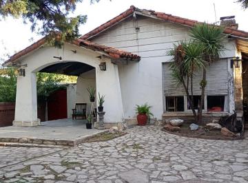 Casa · 328m² · 4 Ambientes · 4 Cocheras · Casa en Castelar Norte a Reciclar