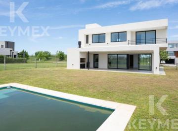 Casa · 172m² · 5 Ambientes · 2 Cocheras · Casa en Venta Barrio Magallanes Frente Al Lago