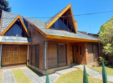 Casa · 180m² · 4 Ambientes · 1 Cochera · Casa en Venta