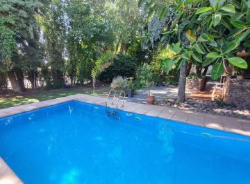 Casa · 400m² · 4 Dormitorios · 4 Cocheras · Casa en Venta