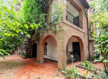 Casa · 200m² · 5 Ambientes · 2 Cocheras · Comodisima Casa en La Mejor Zona de Vicente Lopez.
