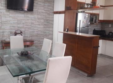 Casa · 184m² · 4 Ambientes · 1 Cochera · Casa - Caballito