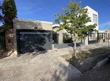 Casa · 101m² · 2 Dormitorios · 1 Cochera · Casa en Venta Barrio 12 de Junio Norte - Las Heras