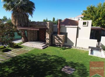 Casa · 612m² · 15 Ambientes · 2 Cocheras · Medrano 2882, Barrio Privado, El Remanso - Chacras de Coria