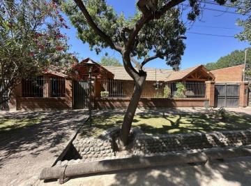 Casa · 410m² · 12 Ambientes · 2 Cocheras · Tía Carmelita 203, Barrio Solares de Gabrielli