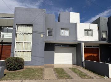 Casa de 4 ambientes, Córdoba · Casa en Venta 3 Dorm. Jardines del Olmos - Apta Crédito