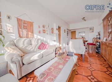 Departamento · 84m² · 4 Ambientes · Departamento en Flores de 4 Ambientes Al Contra Frente Muy Luminoso con 3 Baños