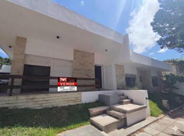 Casa · 80m² · 4 Ambientes · 1 Cochera · Amplia Casa en Esquina de 4 Ambientes a 2 Cuadras del Mar!