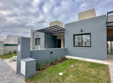 Casa de 2 ambientes, Córdoba · Casa Dos Dorm. en Venta Barrio Colinas de Manantiales Facilidades