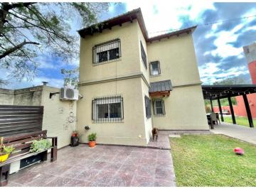 Casa · 92m² · 5 Ambientes · 1 Cochera · Casa 2 Dorm. /pileta