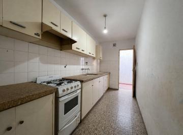 Departamento · 52m² · 2 Ambientes · Departamento en Pb Sin Expensas con Patio de 1 Dormitorio en Alto Gral Paz