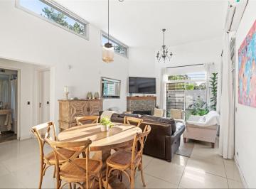 Casa · 117m² · 4 Ambientes · 2 Cocheras · Casa en Venta en Portal del Este, El Pinar – 3 Dorm.