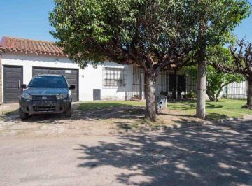 Casa · 146m² · 4 Ambientes · 1 Cochera · Casa Multifamiliar Ciudad Evita Pileta Cochera
