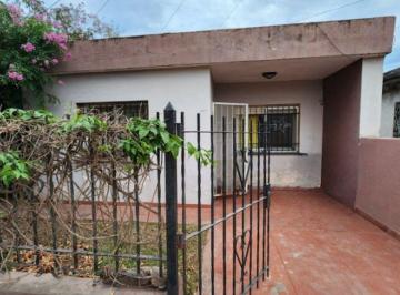 Casa · 60m² · 3 Ambientes · 1 Cochera · Casa 2 Dorm., Cochera, Fondo Parquizado Perez