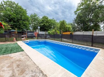 Quinta vacacional · 49m² · 4 Dormitorios · 3 Cocheras · Venta Quinta 6ambientes con Pileta Merlo/permuta