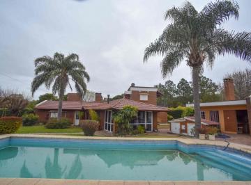 Quinta vacacional · 298m² · 3 Dormitorios · 2 Cocheras · Casa Quinta de 3 Dorm 3 Baños a 100 m de Ruta 1