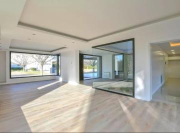Casa · 800m² · 6 Ambientes · 2 Cocheras · Casa en Venta de 3 Dorm. en Barrio Cerrado, Funes