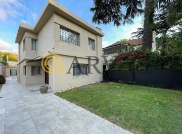 Casa de 5 ambientes, San Isidro · Casa de 3 Dorm en Beccar - Zona Residencial - con Jardín y Pileta