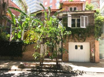 Casa de 5 ambientes, Vicente López · Casa en Olivos - Casa de 4 Dorm - con Jardín - Sauna