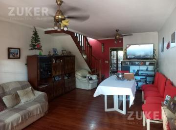 Casa · 180m² · 5 Ambientes · 1 Cochera · Venta de Casa Amplia y Funcional en Floresta – 3 Plantas con Patio, Parrilla y Cochera!