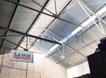 Bodega-Galpón · 349m² · 8 Ambientes · 1 Cochera · Venta Galpón + 2 Locales + 2 Deptos