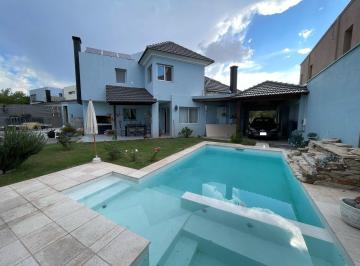 Casa · 340m² · 4 Dormitorios · 2 Cocheras · Casa de 4 Dorm. en Venta en B° Prima Terra, Maipú