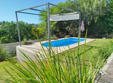 Casa de 6 ambientes, Villa Carlos Paz · V312 Villa del Lago - Exquisito Chalet con Piscina en Única Planta.