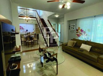 Casa · 188m² · 3 Dormitorios · 1 Cochera · Casa en 7 Jefes