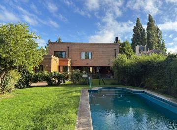 Casa · 290m² · 8 Ambientes · 4 Cocheras · Casa en Venta Bº Jardines del Rey