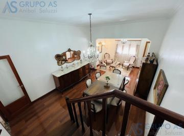 Casa · 225m² · 4 Ambientes · 1 Cochera · Amplísima Casa de Jerarquía a Pasos de Bv. Oroño y Cerca del Centro
