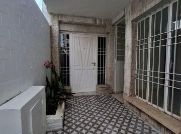 PH · 70m² · 5 Ambientes · Alquiler Dpto Interno de 3 Dorm y Patio