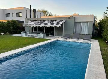 Casa · 180m² · 5 Ambientes · 2 Cocheras · Casa en Venta en La Comarca