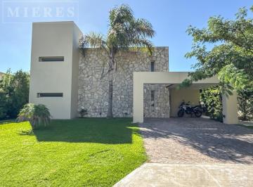 Casa · 185m² · 6 Ambientes · 2 Cocheras · Casa en Venta en Los Tacos