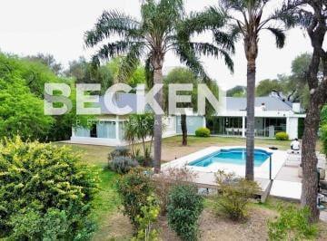 Casa · 591m² · 5 Ambientes · 3 Cocheras · Casa en Venta en Lomas de La Carolina Fondo Golf
