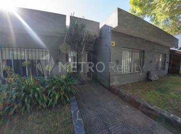 Casa · 250m² · 5 Ambientes · 3 Cocheras · Casa en Venta 5 Ambientes en Bella Vista Apta Crédito