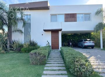 Casa · 248m² · 6 Ambientes · 2 Cocheras · Casa en Los Naranjos