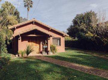 Casa · 180m² · 5 Ambientes · 2 Cocheras · Casa de 5 Ambientes con Pileta y Quincho en Los Nogales, Cuba Villa de Mayo!