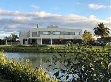 Casa · 491m² · 7 Ambientes · 3 Cocheras · Casa en Venta en La Isla, Nordelta, Tigre