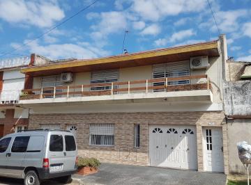 PH de 4 ambientes, Tres de Febrero · Tipo Casa en Planta Alta con Entrada Independiente 4 Ambientes con Patio