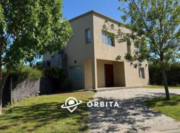 Casa · 152m² · 5 Ambientes · 2 Cocheras · Casa a La Venta en Barrio San Francisco, Villanueva