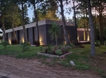 Casa · 270m² · 5 Ambientes · Casa en Senderos I