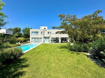 Casa · 292m² · 5 Ambientes · 1 Cochera · Casa en Venta Barrio Privado Terravista